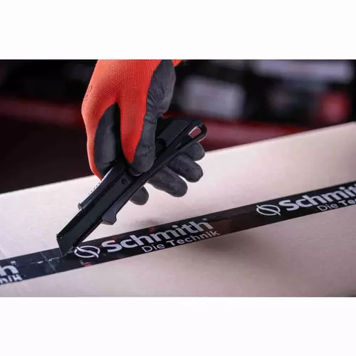 Nóż ręczny z czarnym ostrzem łamanym 18mm marki Schmith SNR-12